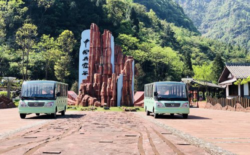相同視角?不同心情，忠輝23座景區(qū)觀光車為您護(hù)航